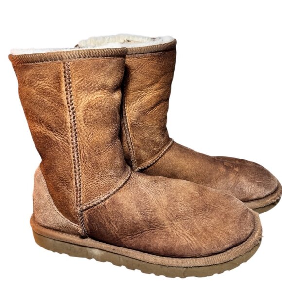 UGG 598 Classic Short Bomber Sheepskin Suede Boot - Picture 1 of 12
